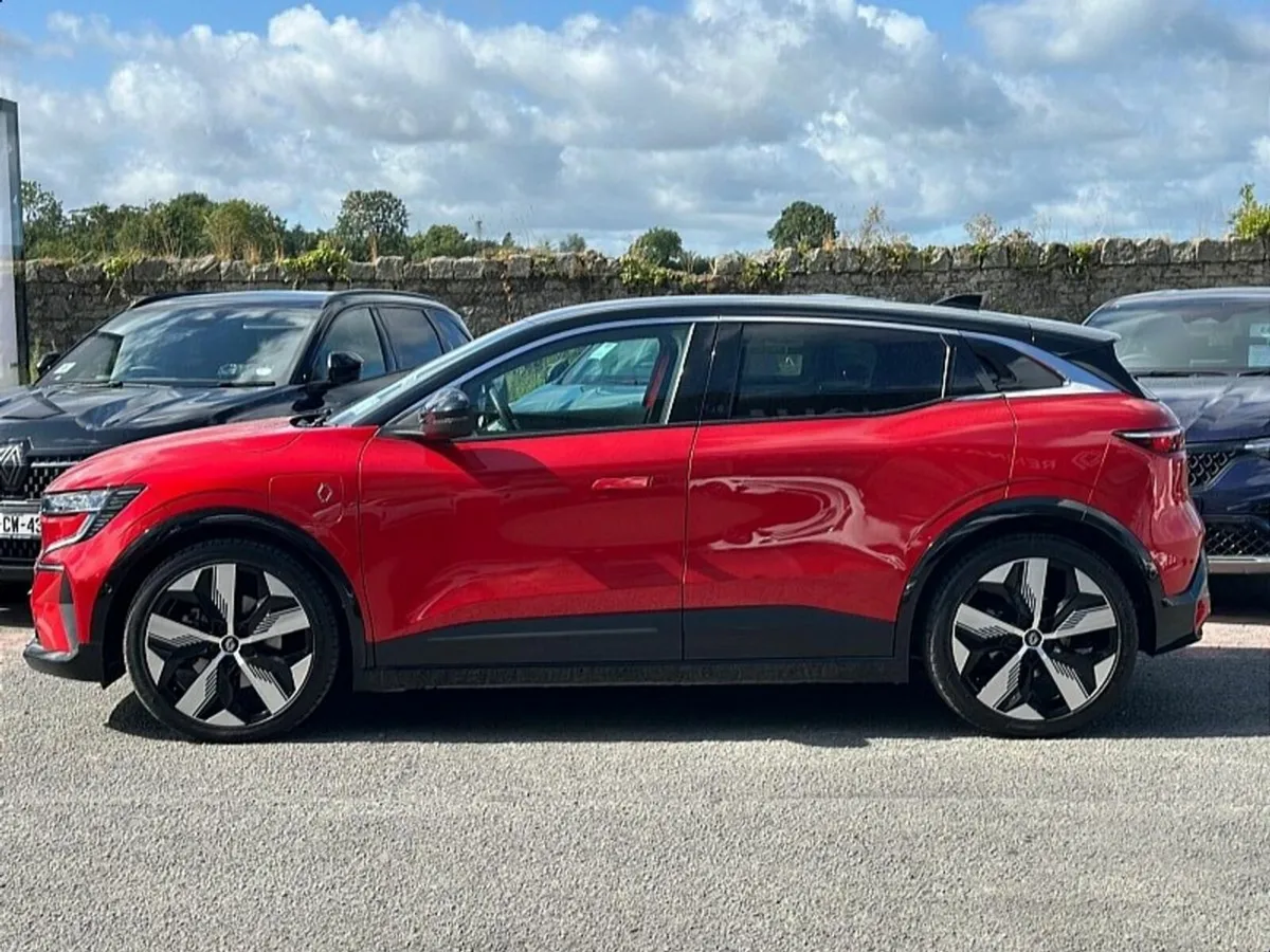 Renault Megane E-Tech EV60 220hp Techno Red / Blac - Image 3