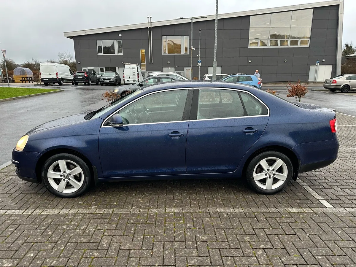 VW JETTA 1.6 PETROL 4/26 - Image 4