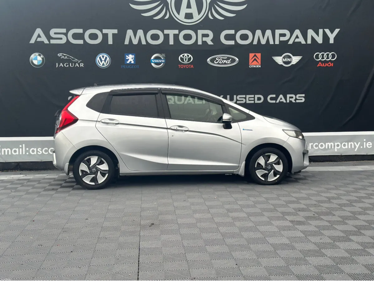 Honda Fit Hybrid - Image 4