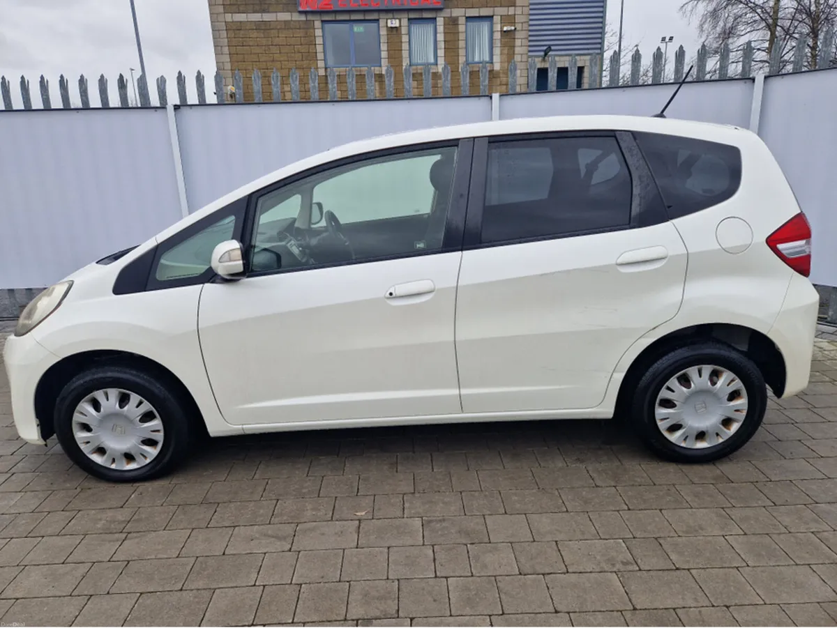 Honda Fit 1.3 PETROL AUTOD - Image 4