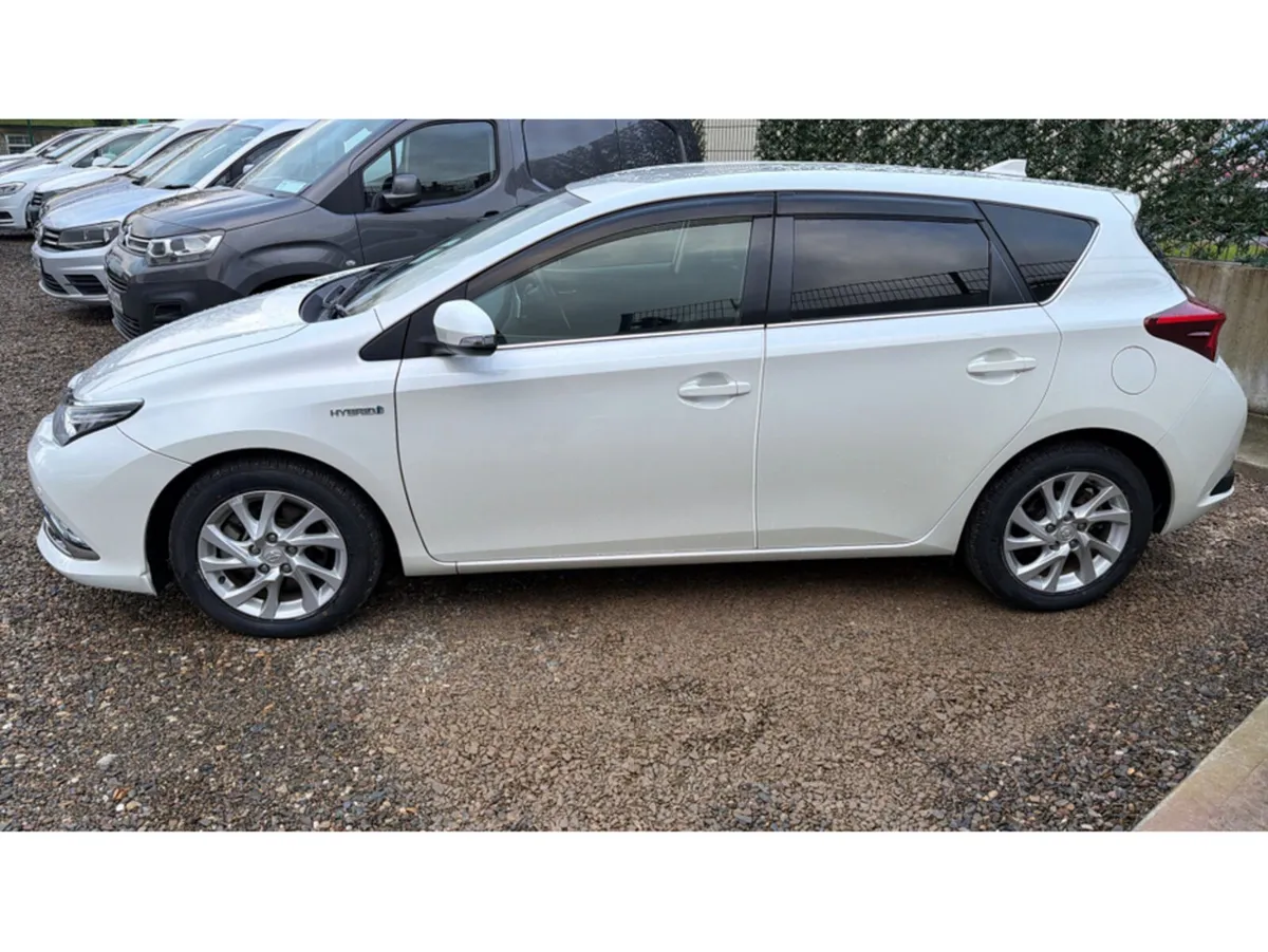 Toyota Auris 1.8 HYBRID ICON - Image 3