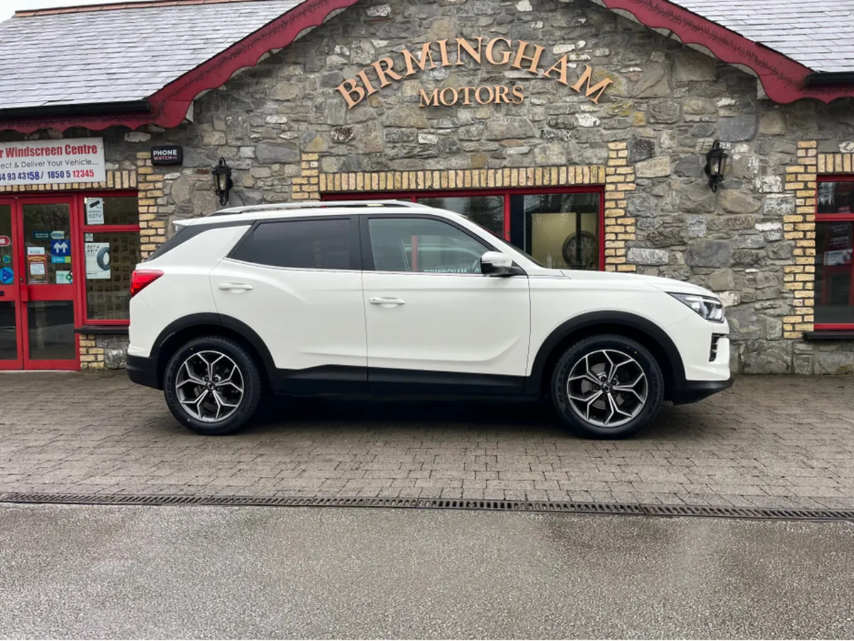 SsangYong Korando EL 1.6 2WD 4DR AUTO DSL AT - Image 2