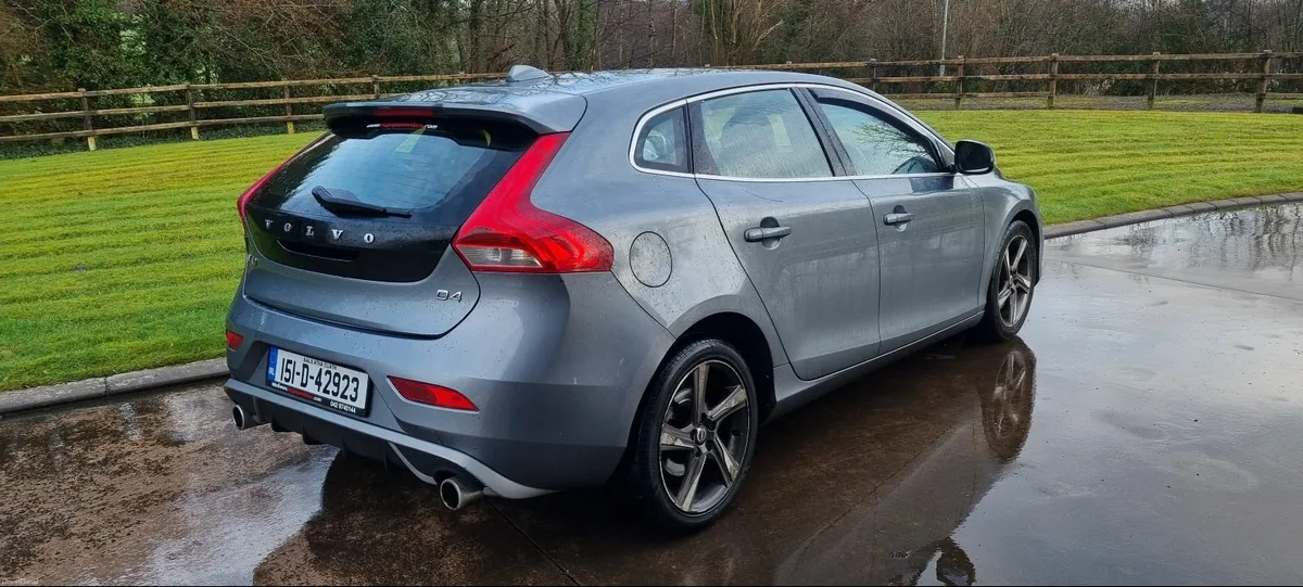151 Volvo V40 2.0 TD R Design - Image 3