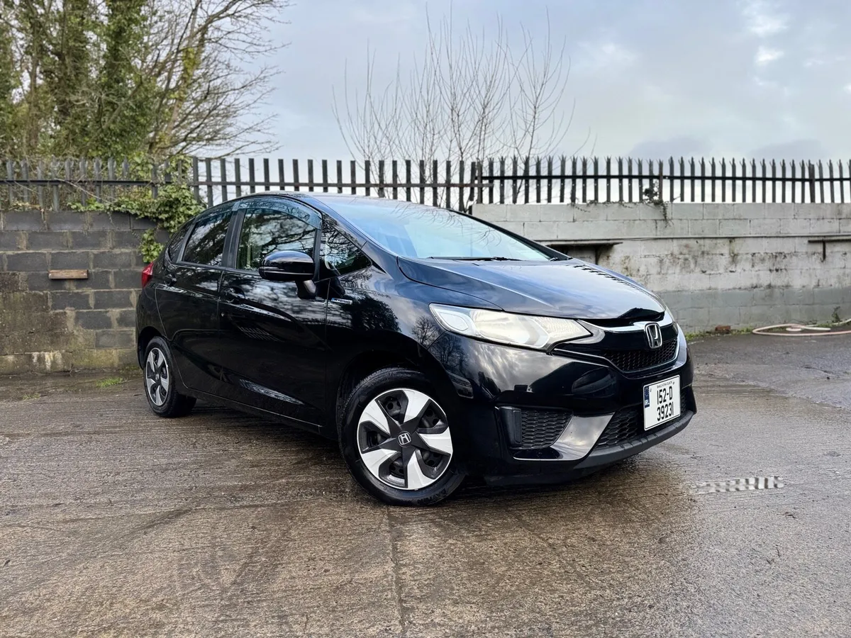 2015 HONDA FIT. NEW NCT. AUTO 1.5L HYBRID - Image 1