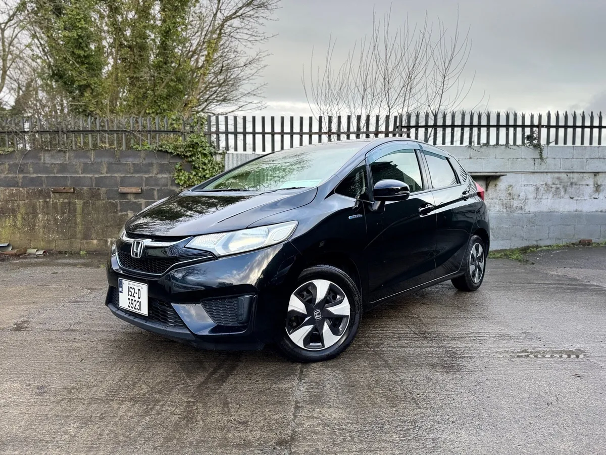 2015 HONDA FIT. NEW NCT. AUTO 1.5L HYBRID - Image 3