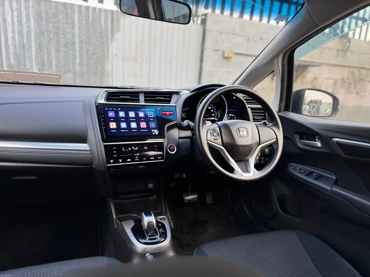 2015 HONDA FIT. NEW NCT. AUTO 1.5L HYBRID - Image 4