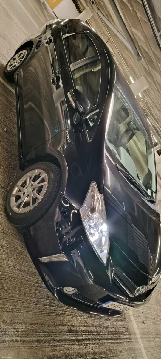 Toyota Prius Alpha Hybrid 2012 Automatic - Image 2