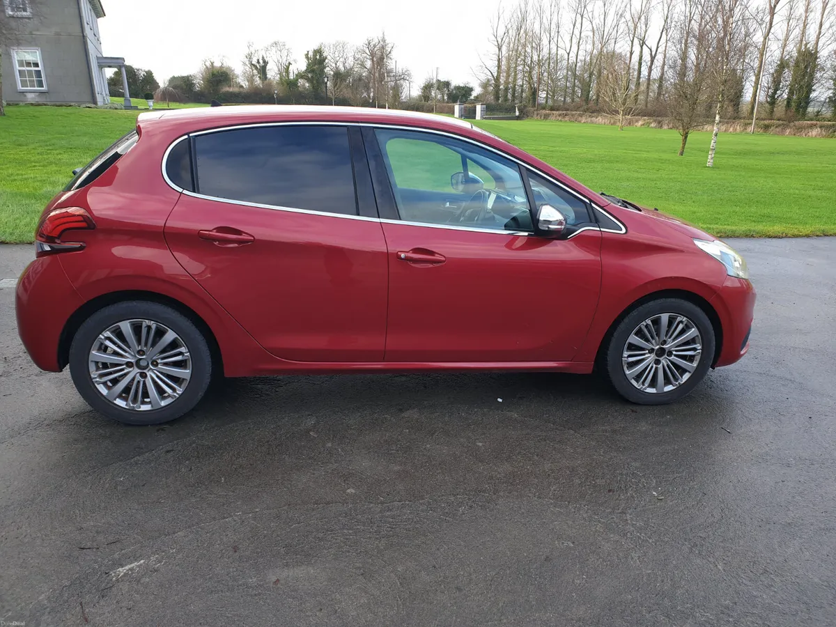 Peugeot 208 /2016/AUTO/1.2 PETROL - Image 2