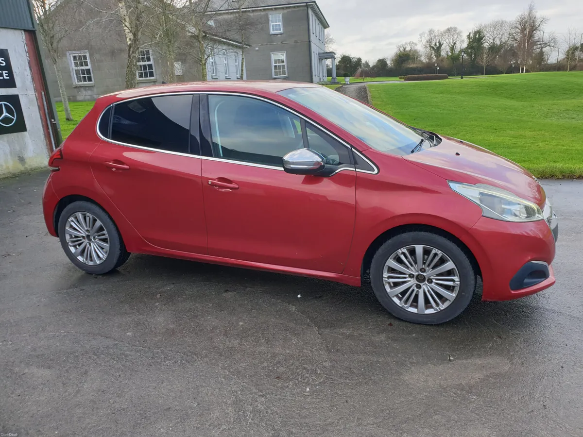 Peugeot 208 /2016/AUTO/1.2 PETROL - Image 4
