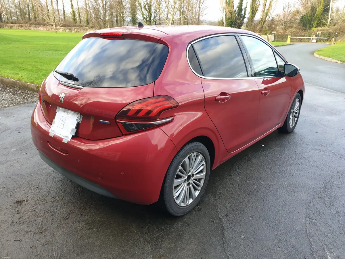 Peugeot 208 /2016/AUTO/1.2 PETROL - Image 4