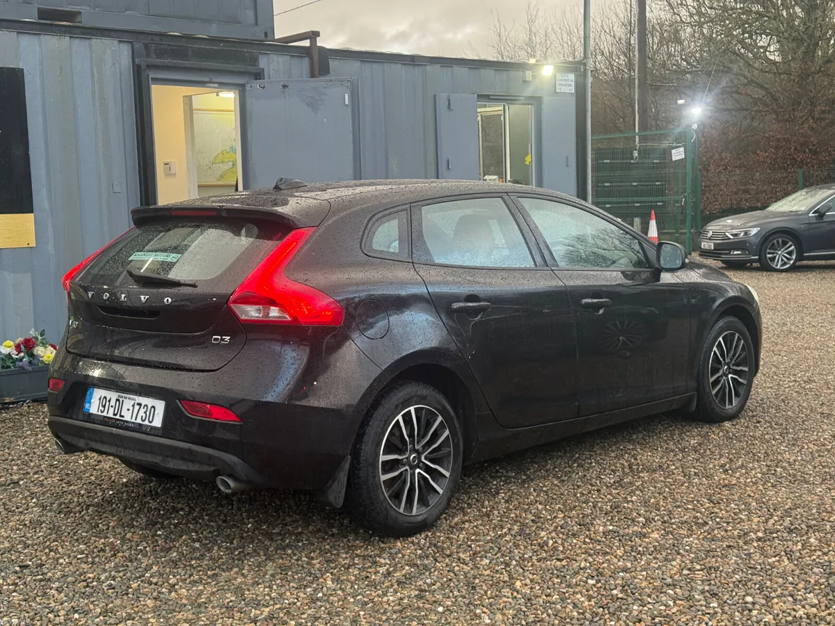 2019 Volvo V40 2.0D Manual (Top Spec) - Image 3