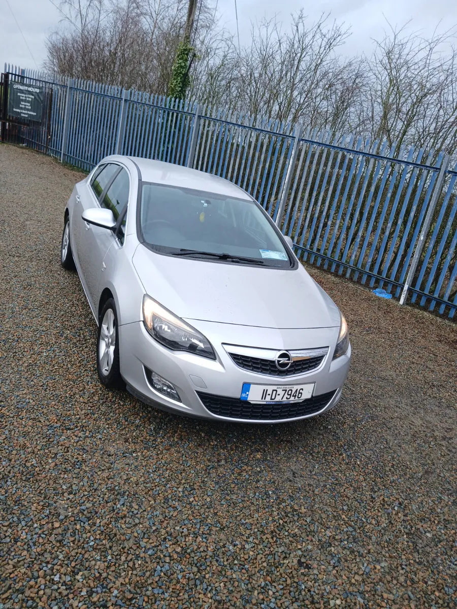 Opel Astra 2011 - Image 4
