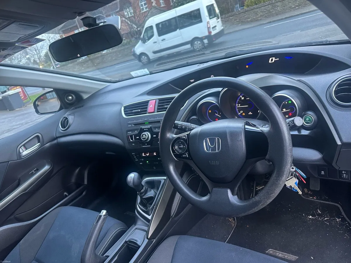 Honda Civic 1.6L Hatchback Manual - Image 2