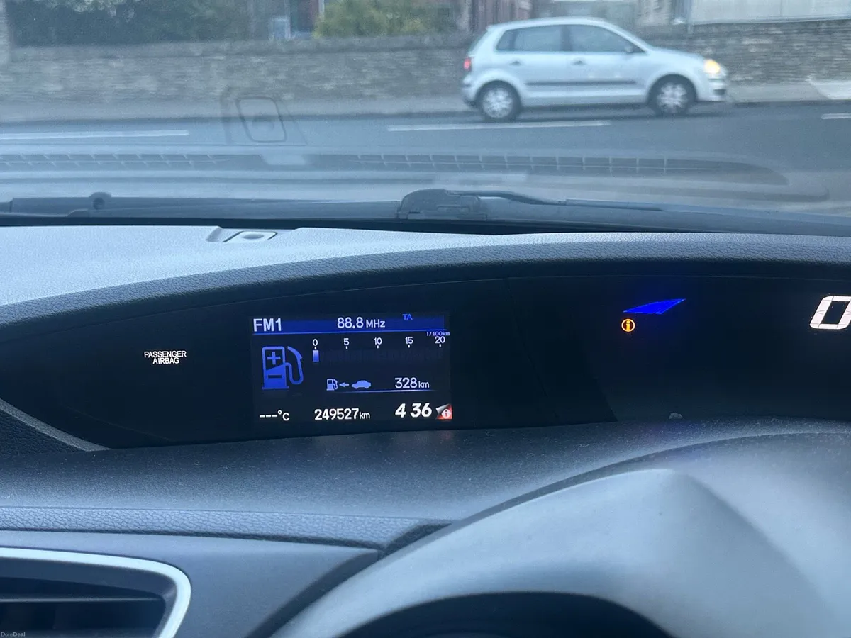 Honda Civic 1.6L Hatchback Manual - Image 3