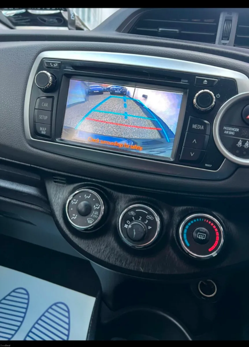 Toyota Yaris (black) - Image 3