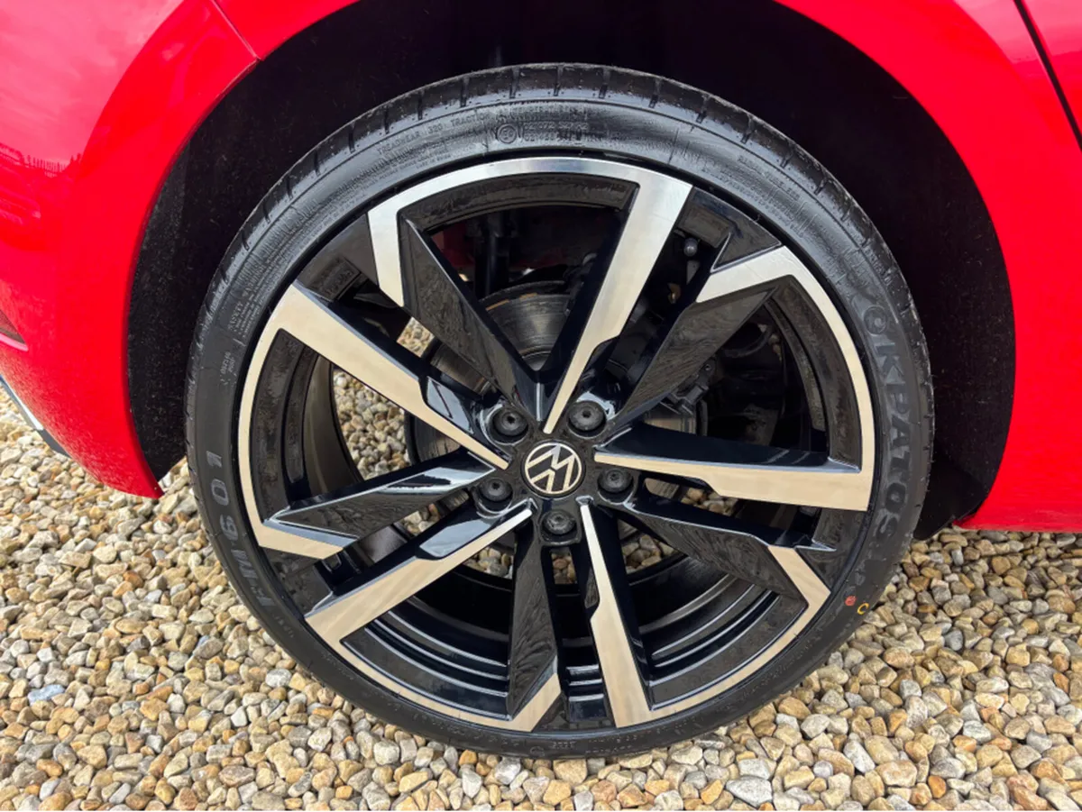 Volkswagen Golf HIGHLINE 1.6 TDI MANUAL 5SPEED 5DR - Image 3