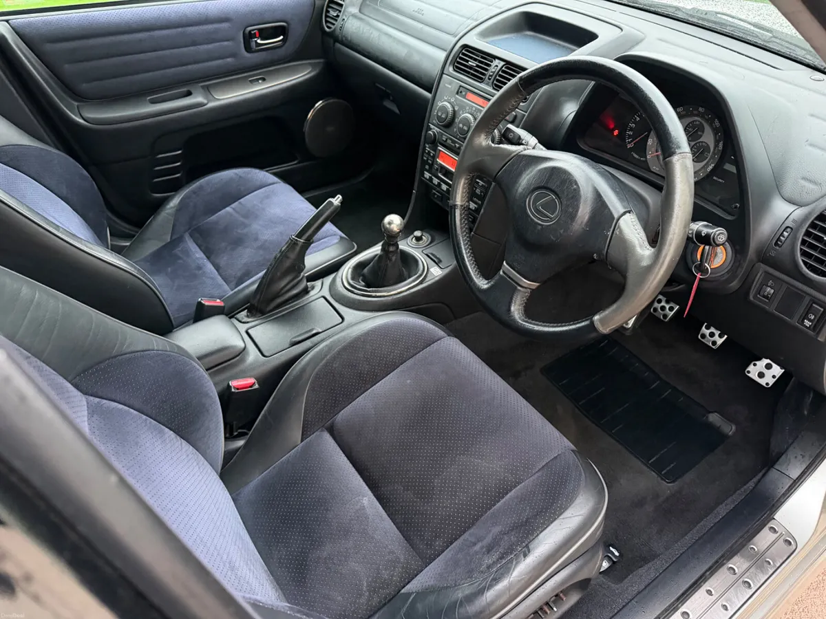 2000 LEXUS IS200 SPORT | LSD | SUNROOF | PRIVACY - Image 2