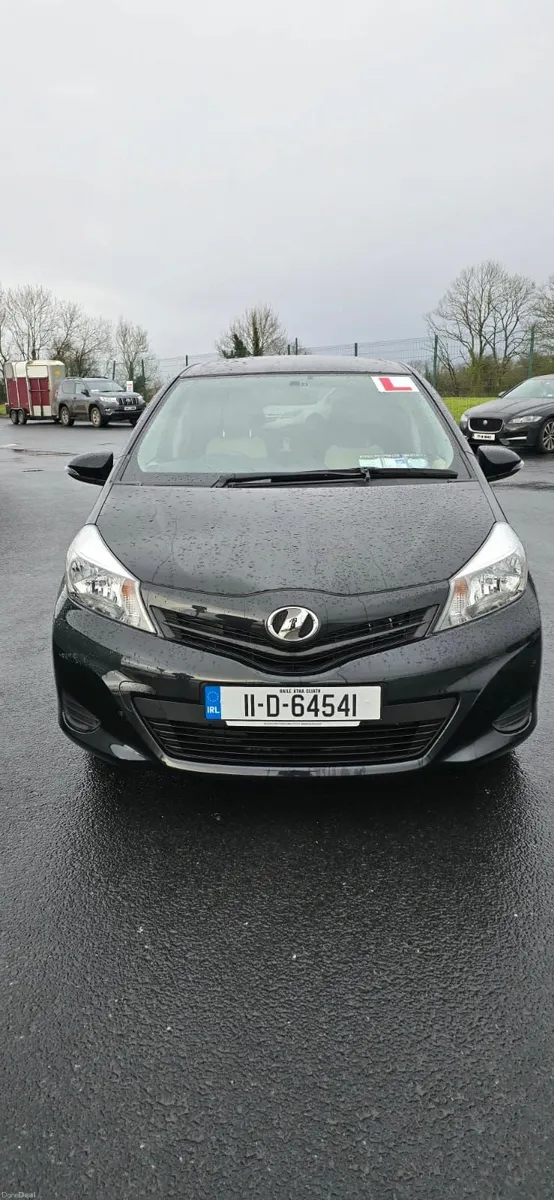 Toyota Vitz 2011 auto - Image 1