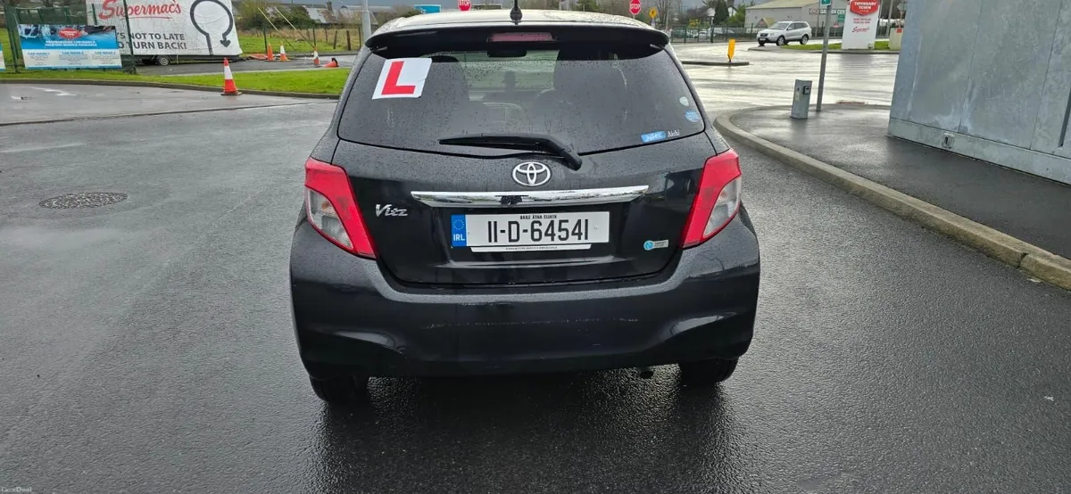 Toyota Vitz 2011 auto - Image 4