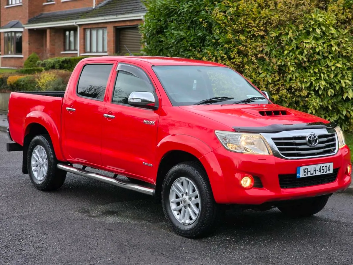 151 TOYOTA HILUX 3.0D AUTO INVINCIBLE LOW MILES - Image 1