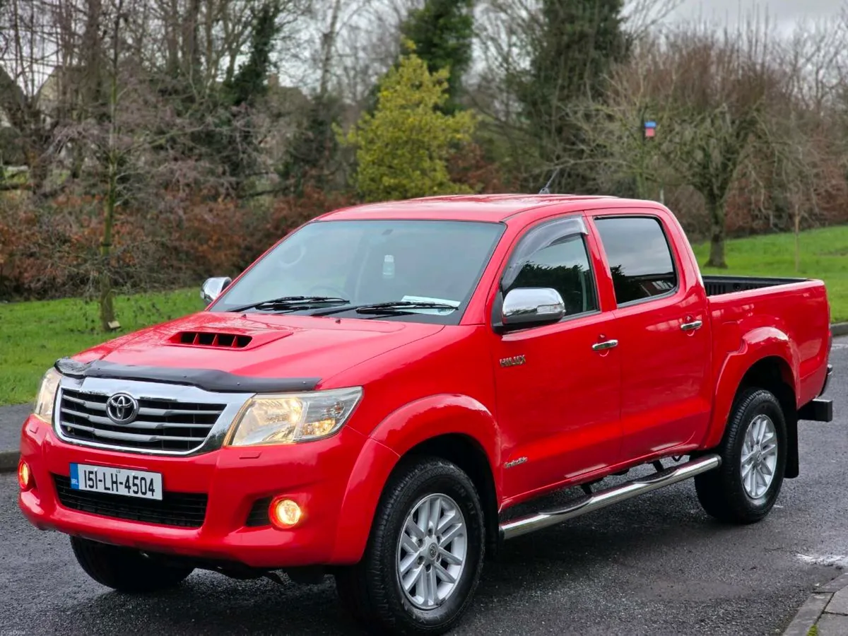 151 TOYOTA HILUX 3.0D AUTO INVINCIBLE LOW MILES - Image 2