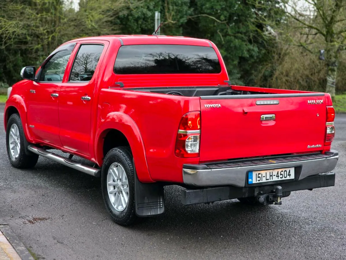151 TOYOTA HILUX 3.0D AUTO INVINCIBLE LOW MILES - Image 3