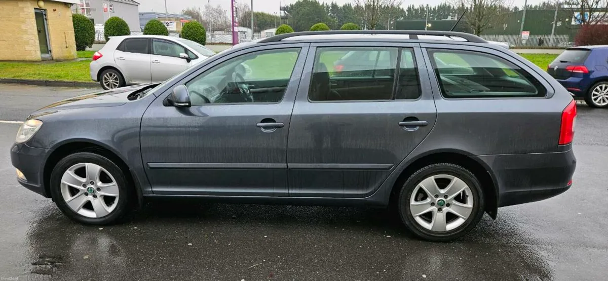 SKODA OCTAVIA ESTATE LOW MILEAGE NCT 01/27 - Image 4