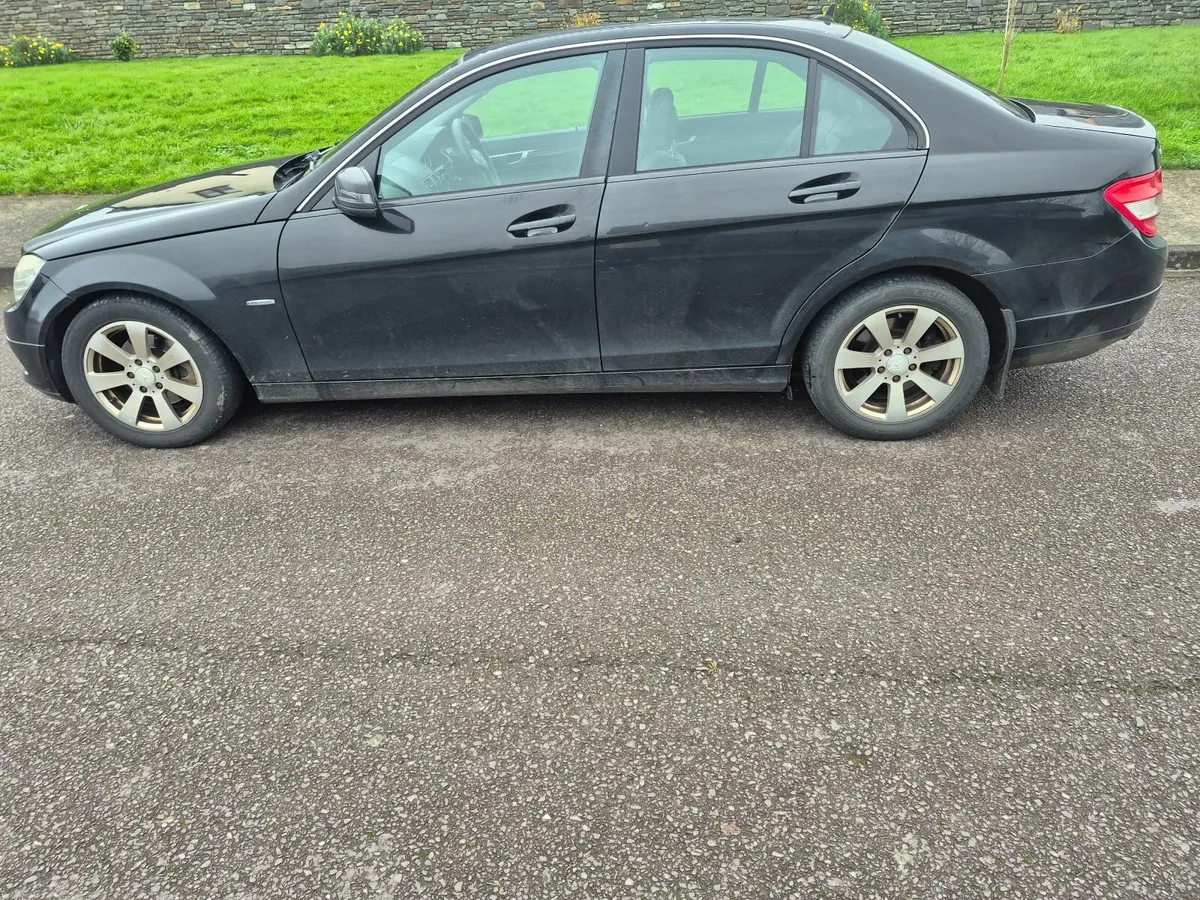 Mercedes-Benz C-Class 2010 - Image 2