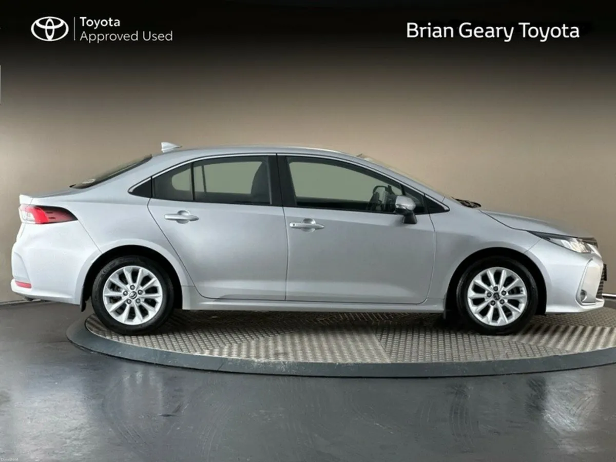 Toyota Corolla HYBRID LUNA SALOON - Image 3