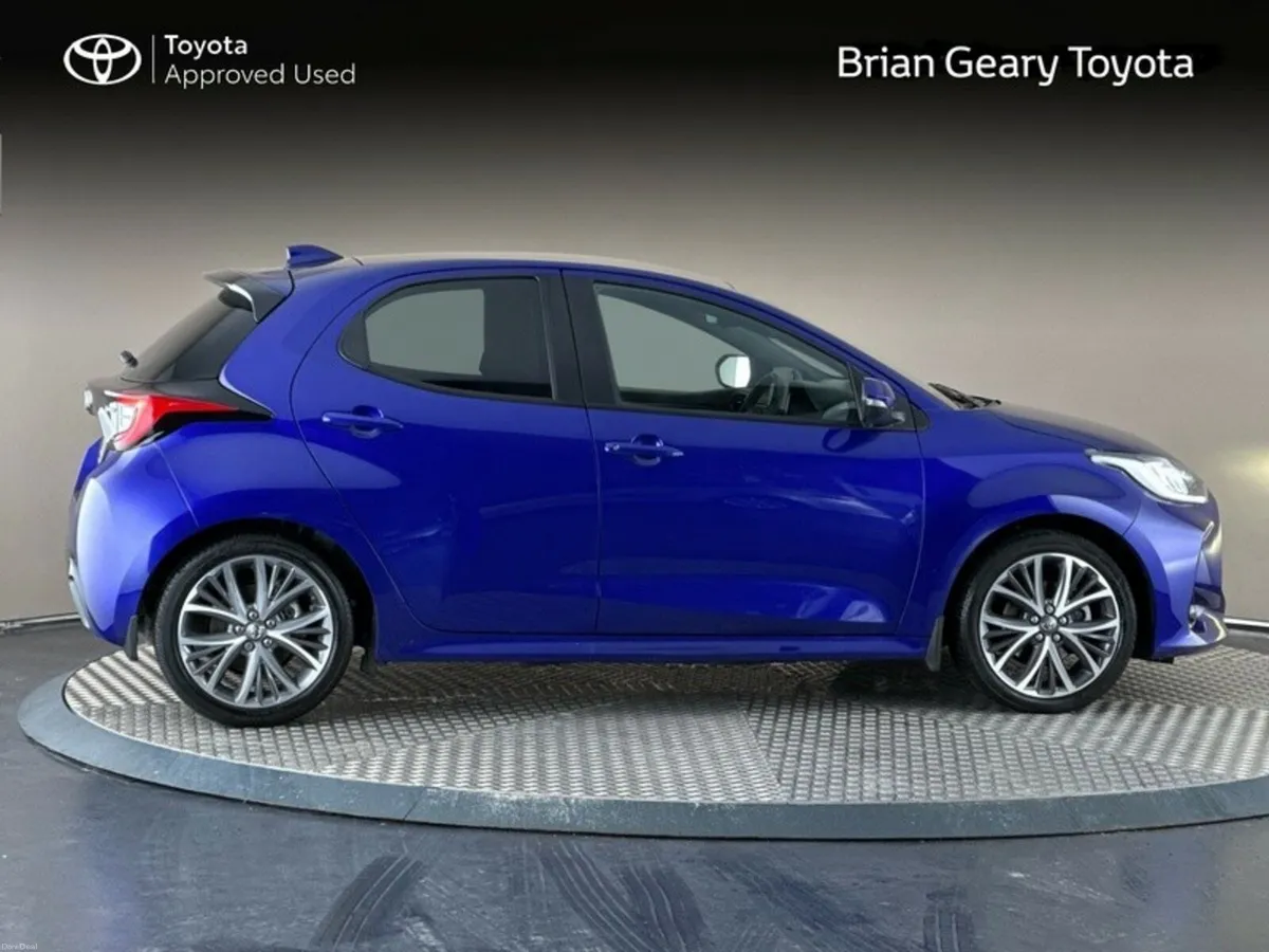 Toyota Yaris PLATINUM Sunroof - Image 3