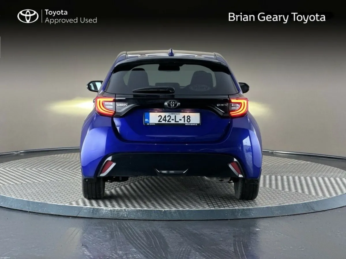 Toyota Yaris PLATINUM Sunroof - Image 4