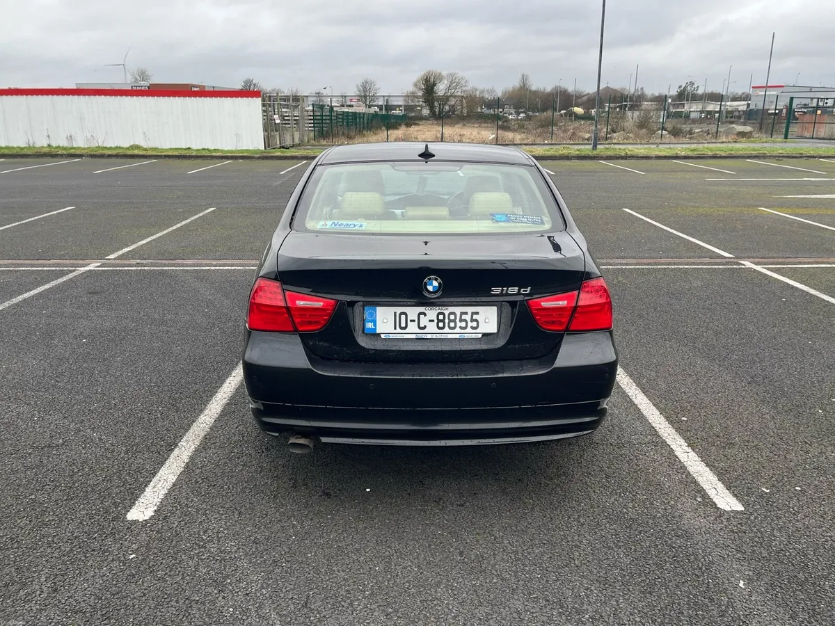 BMW 318d Business Edition 2010 - Image 2