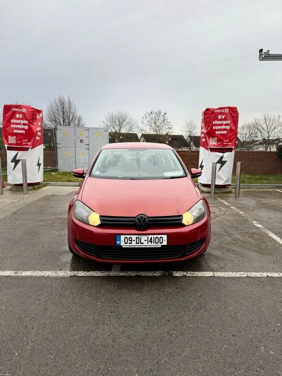 2009 Volkswagen Golf - Image 2