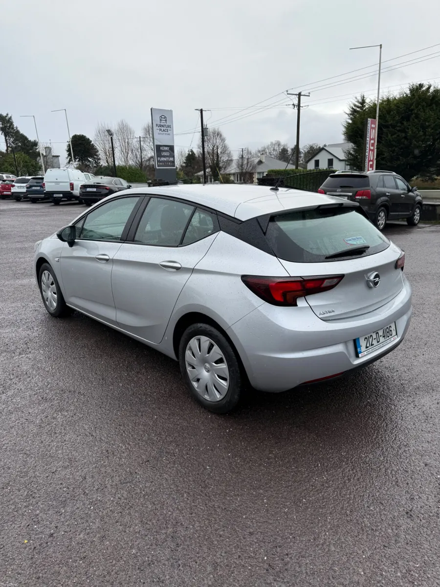 Opel Astra 2021 - Image 3