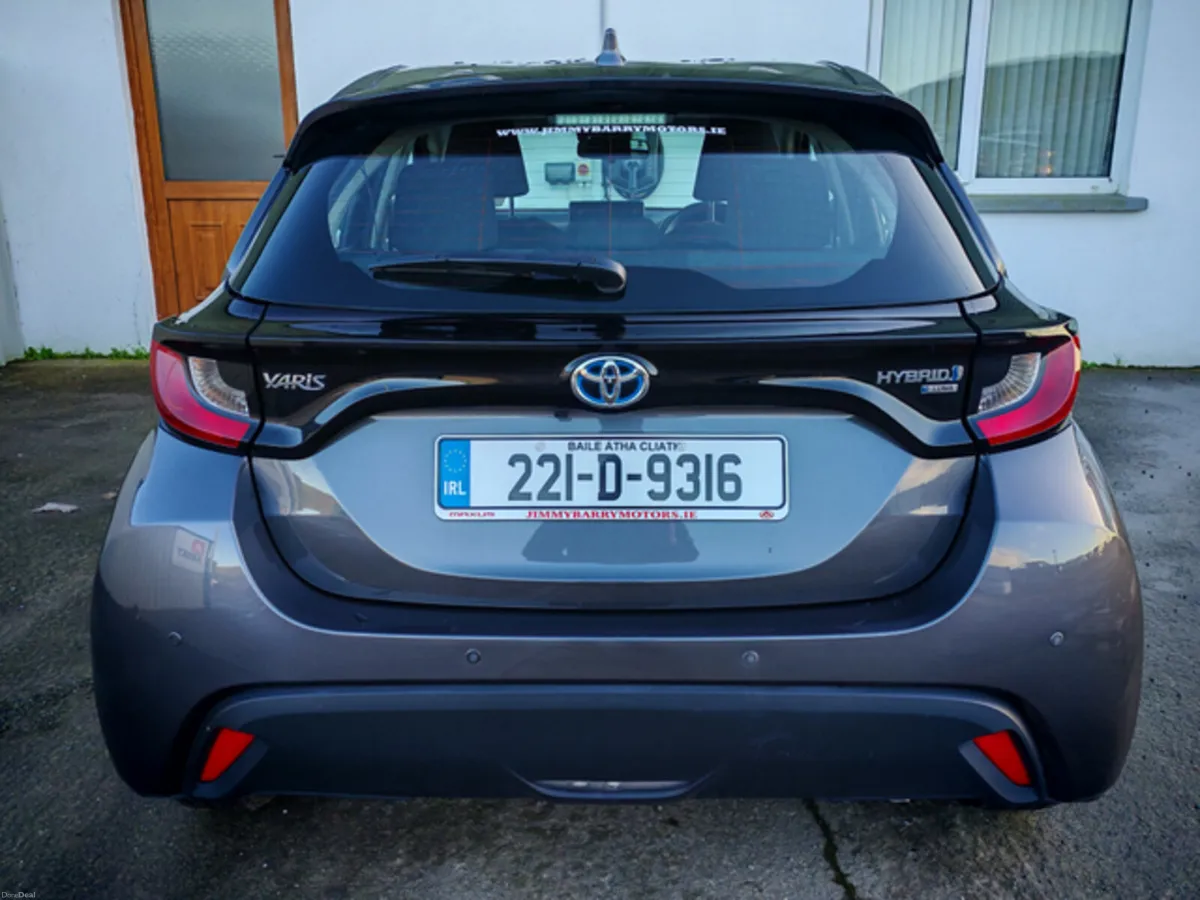 2022 TOYOTA YARIS HYBRID LUNA AUTO 4DR - Image 4