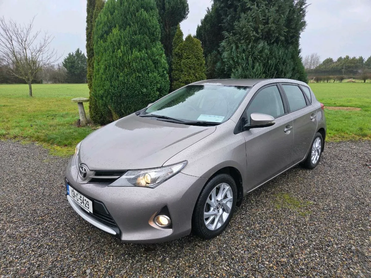 Very Low Mileage Toyota Auris 1.4 Diesel - Image 2