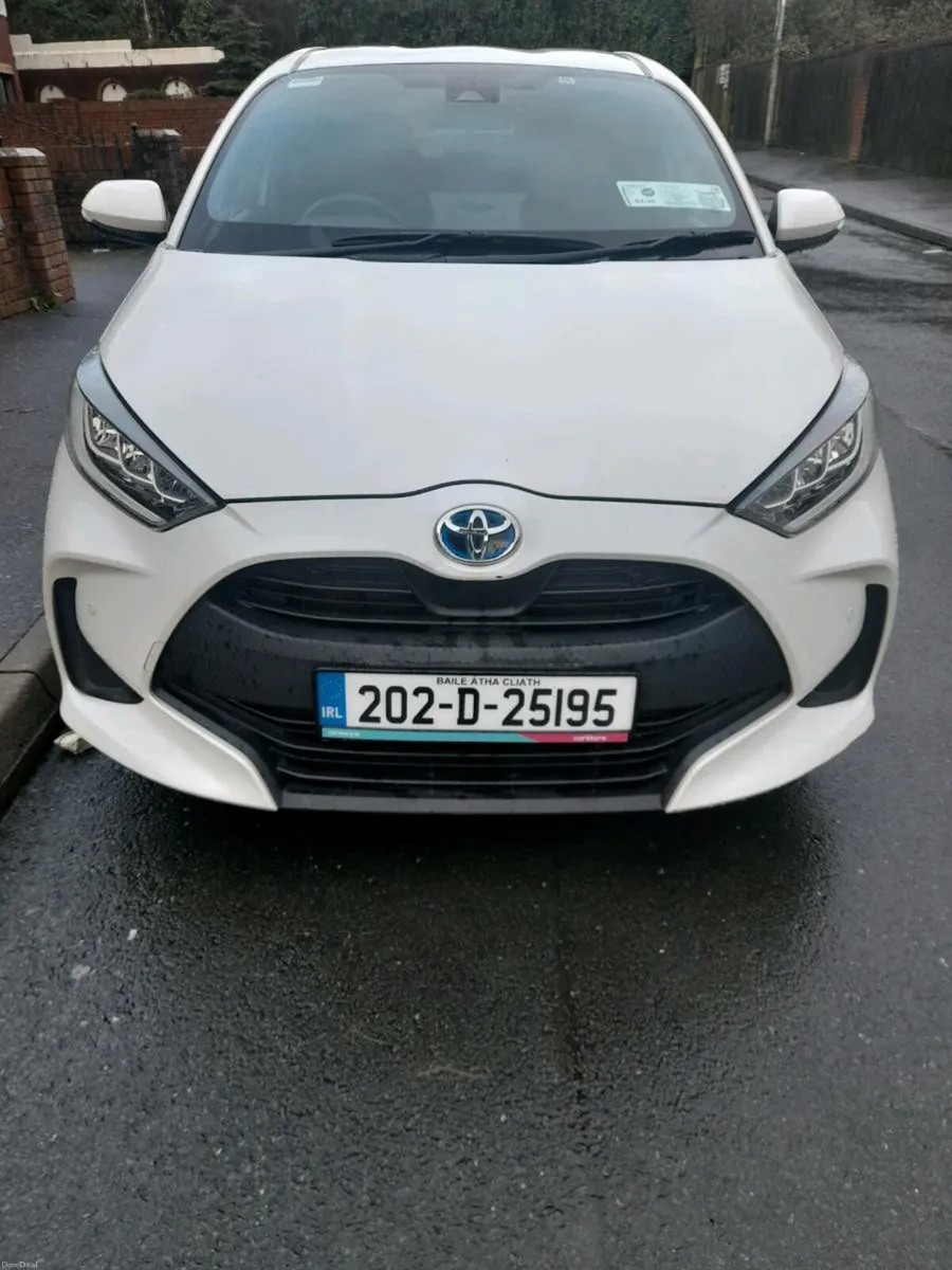 Toyota Yaris 1.5 Hybrid Automatic - Image 2