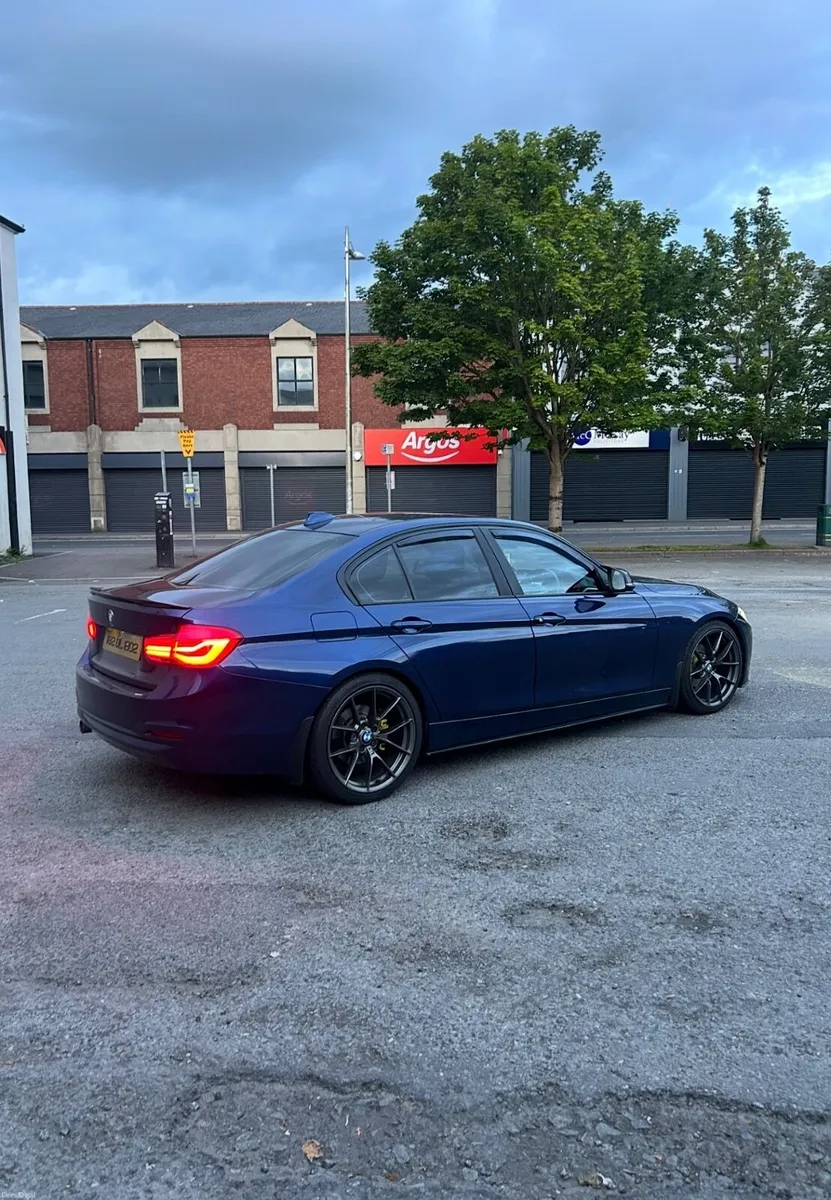 BMW 3-Series 2018 - Image 3