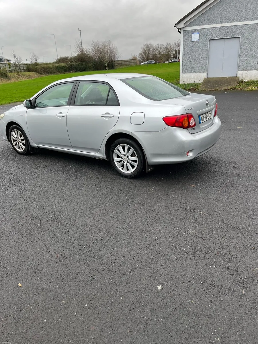Toyota Corolla 1.4 saloon 2007 - Image 2