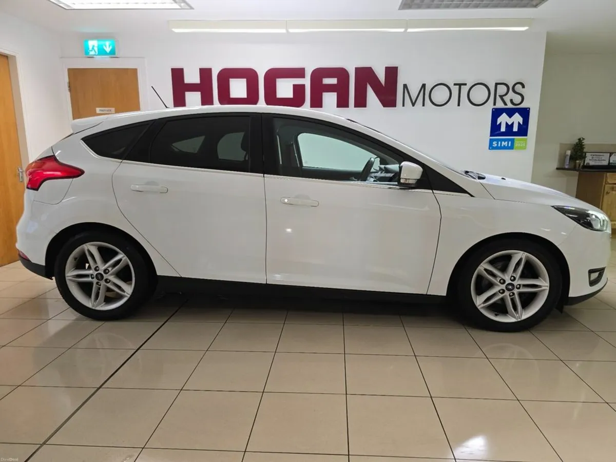 Ford Focus 1.0 (100) Zetec Edition 5DR - Image 3
