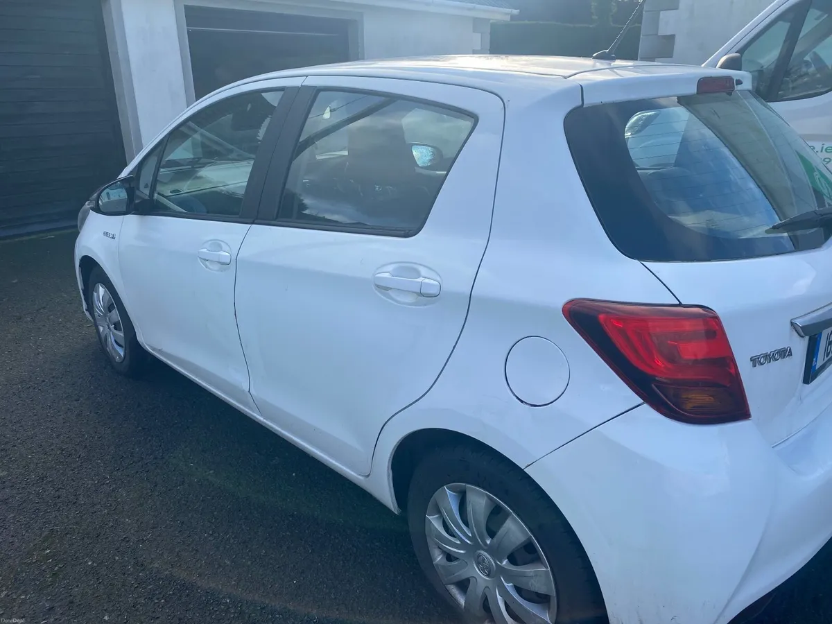 Toyota Yaris 2016 - Image 2