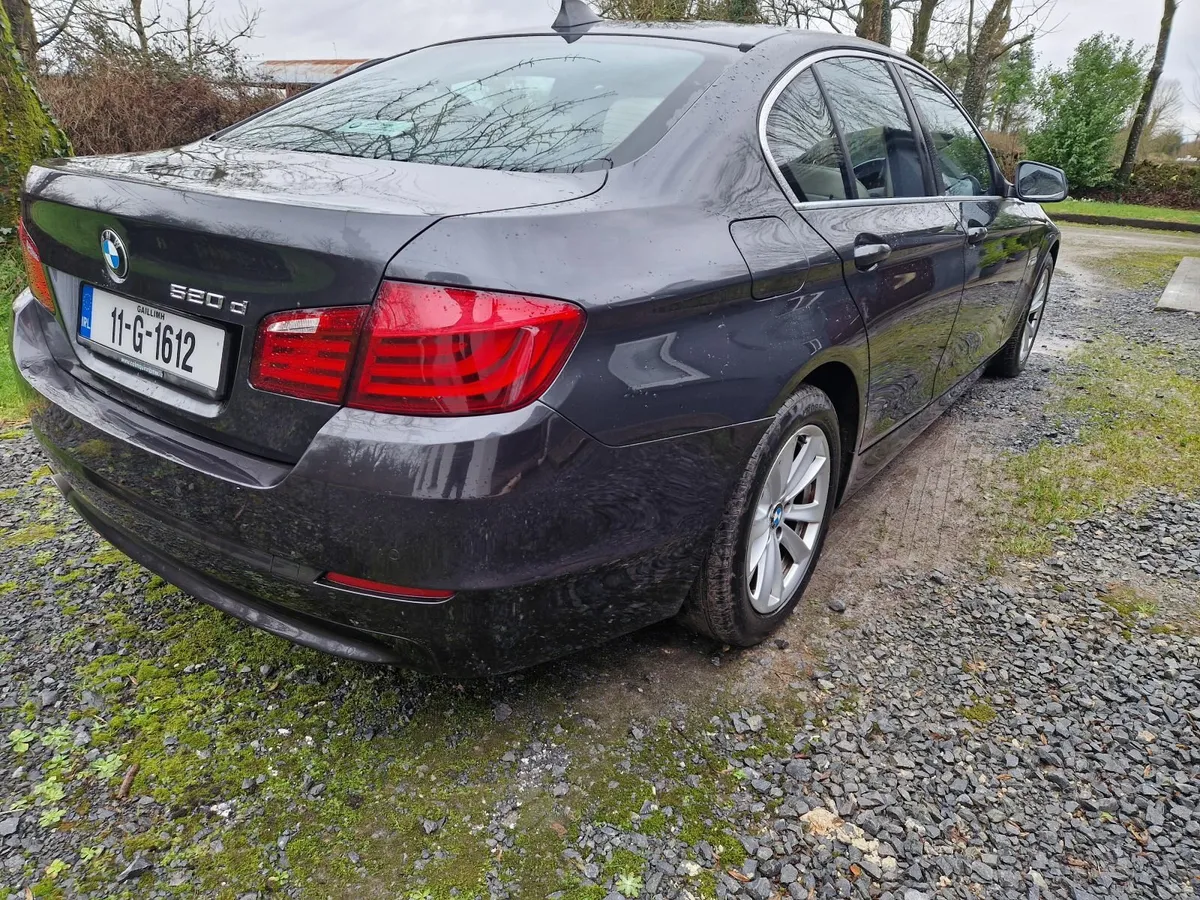 BMW 5-Series 2011 - Image 4