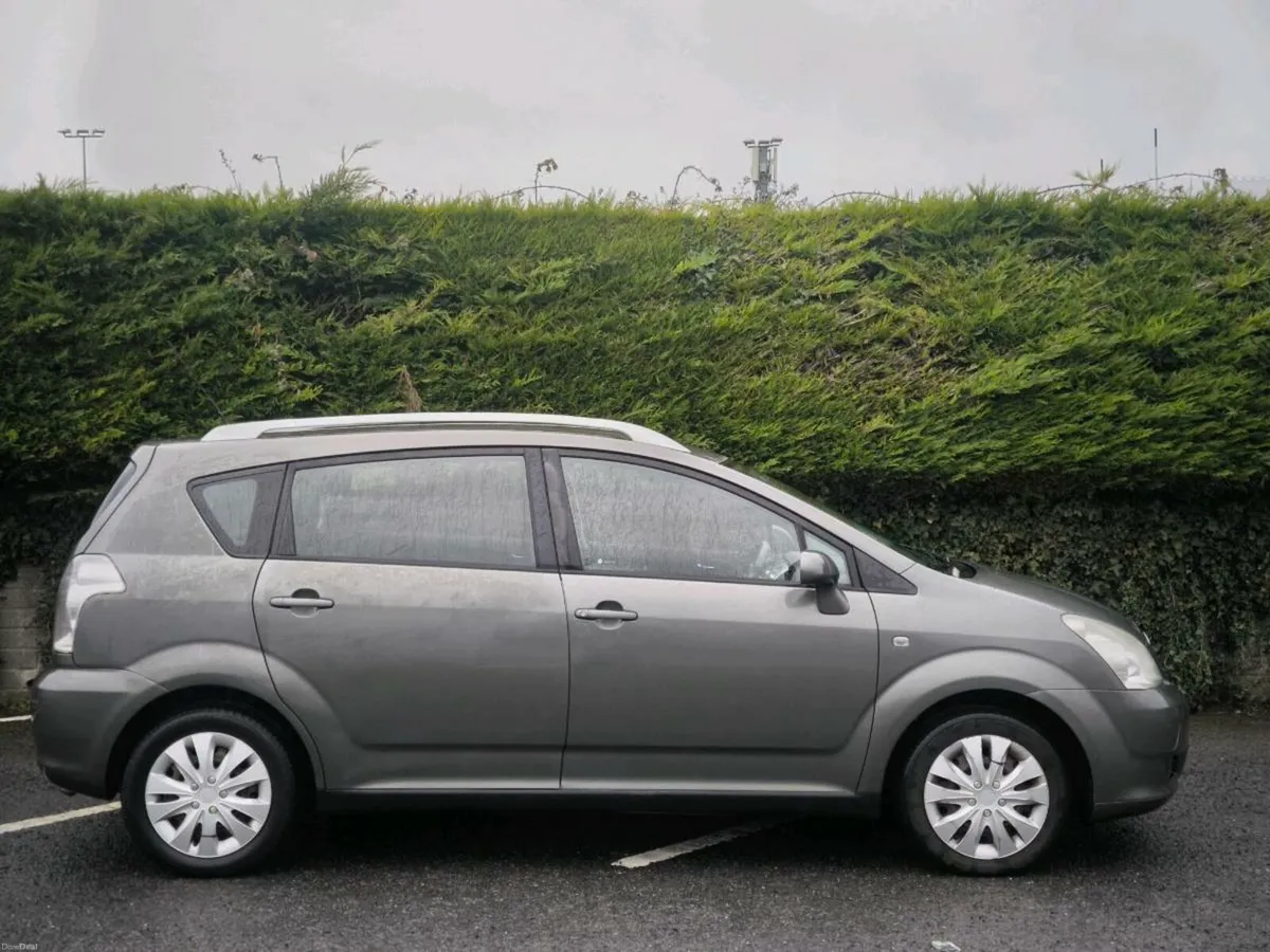 Toyota Corolla Verso - Image 2