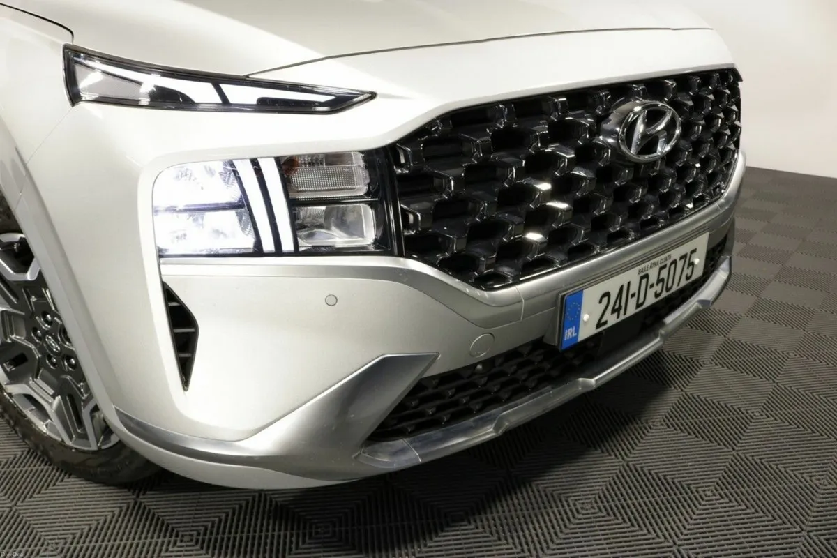 Hyundai Santa Fe PHEV PREMIUM 1.6L PETROL AUTOMATI - Image 4