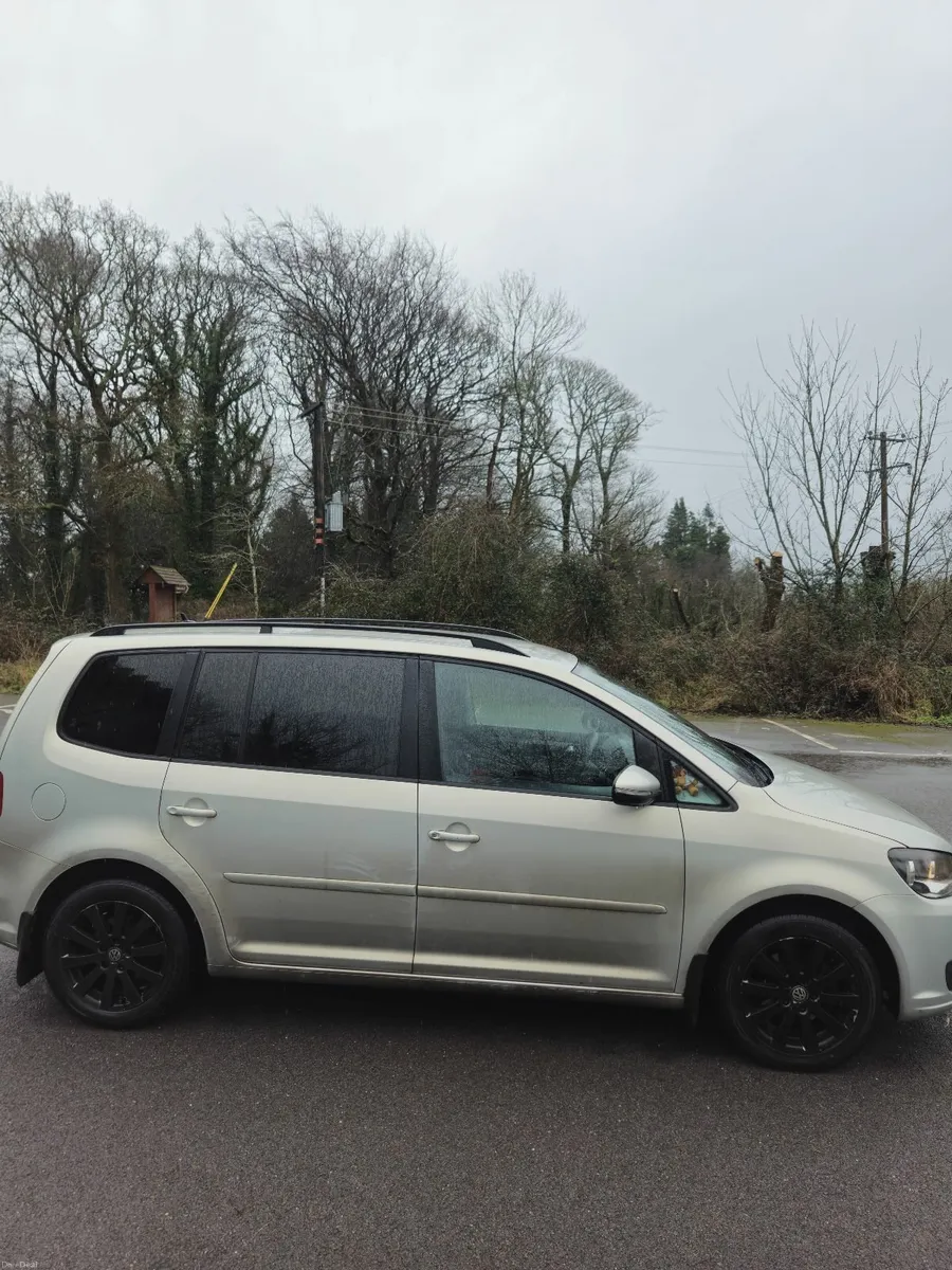 Volkswagen Touran 2011 - Image 3