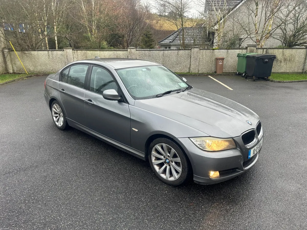 BMW 3-Series 2010 - Image 2