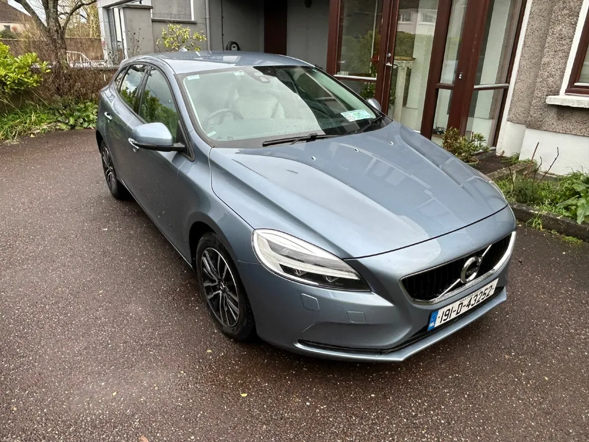 Volvo V40 2019 - Image 4