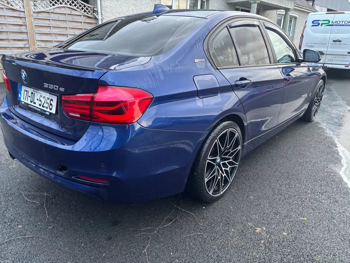 BMW 3-Series 2017 - Image 3