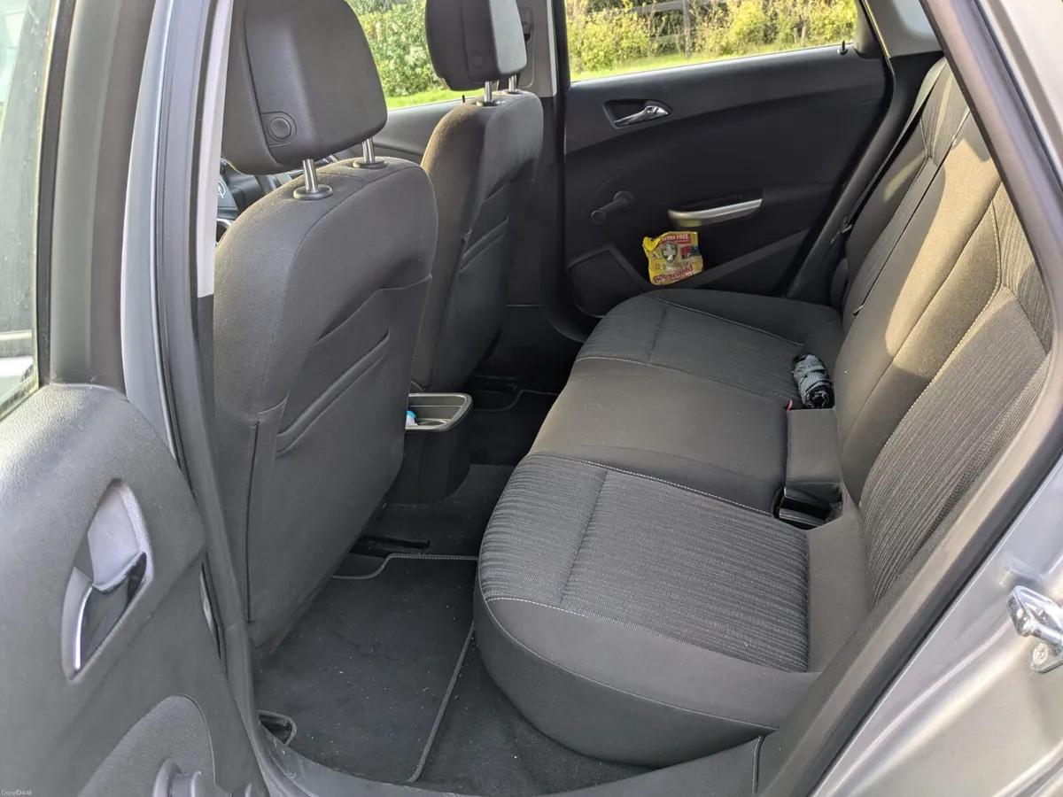 Lovely Opel Astra 2012 TAXED & TESTED - Image 4