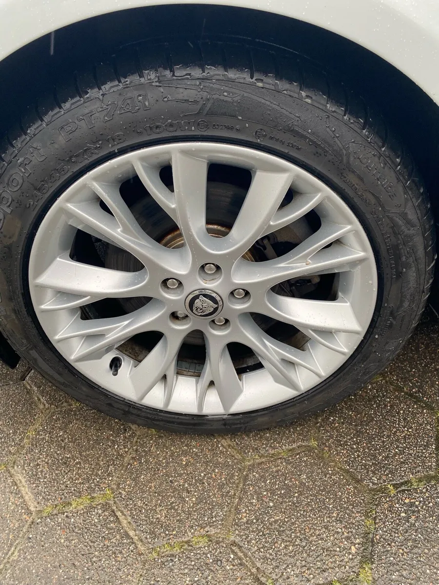 Jaguar XF 2.2D premium luxury with 52,000 miles - Image 4